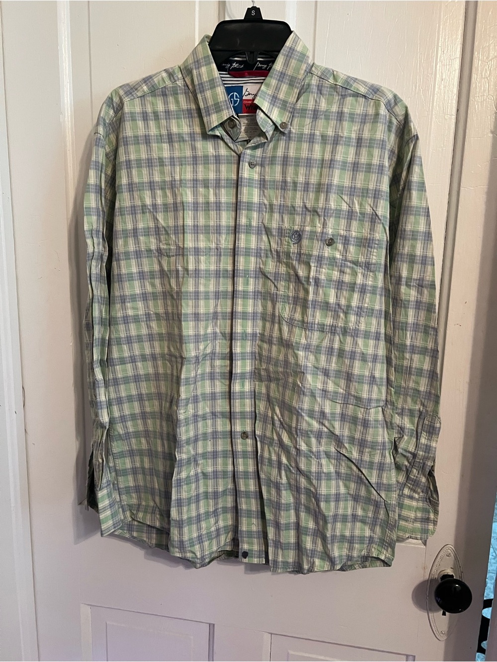 Wrangler Men's Light Green and Blue Plaid Button-Down Shirt